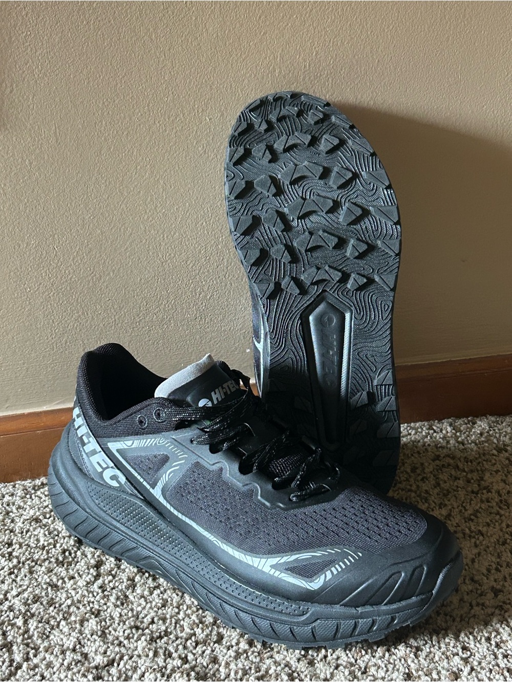 Hi-Tec Catalina Trail black & gray Men's running shoes size 9.5